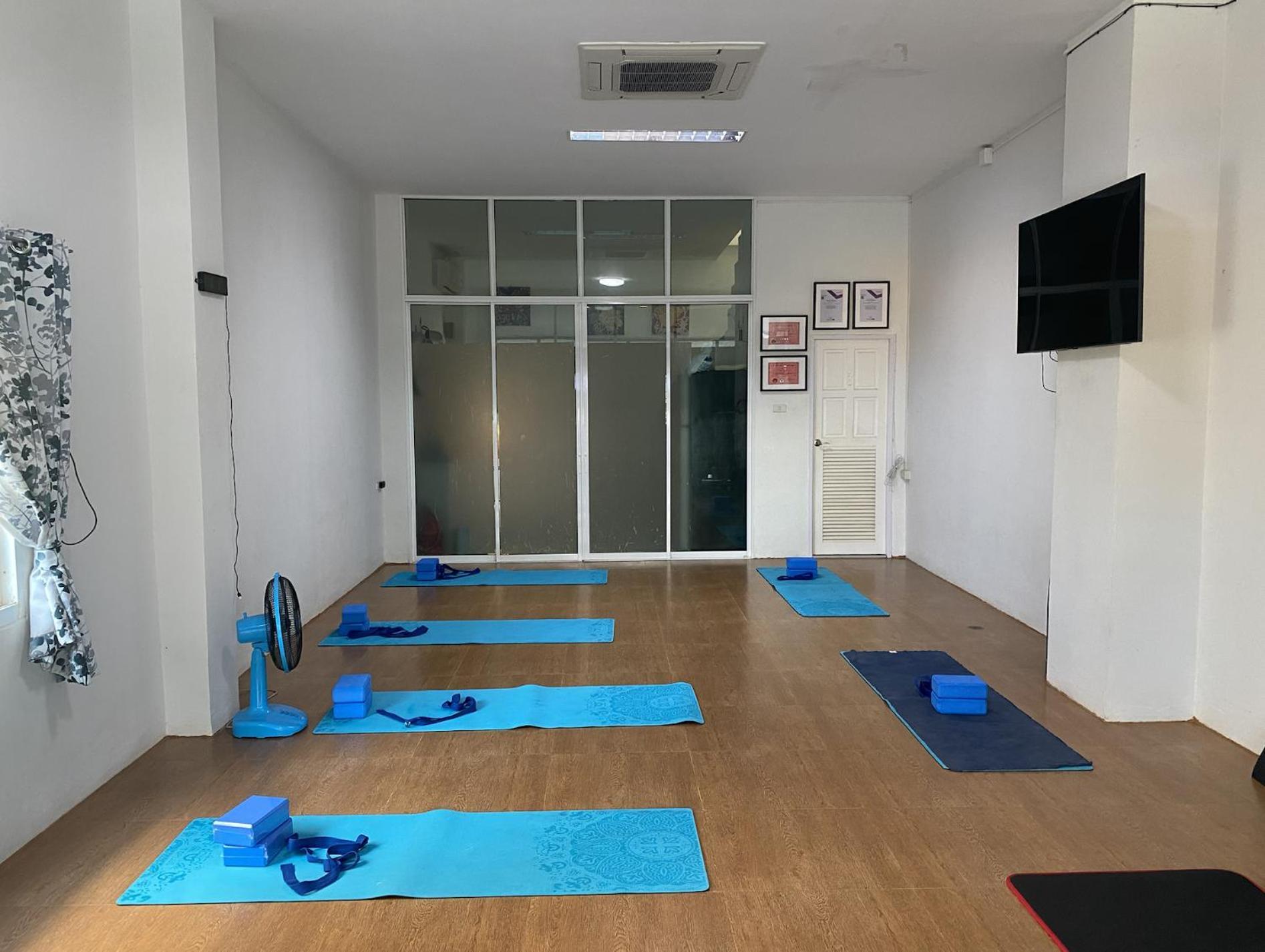 English Owned Homestay And Yoga Chalong Eksteriør bilde