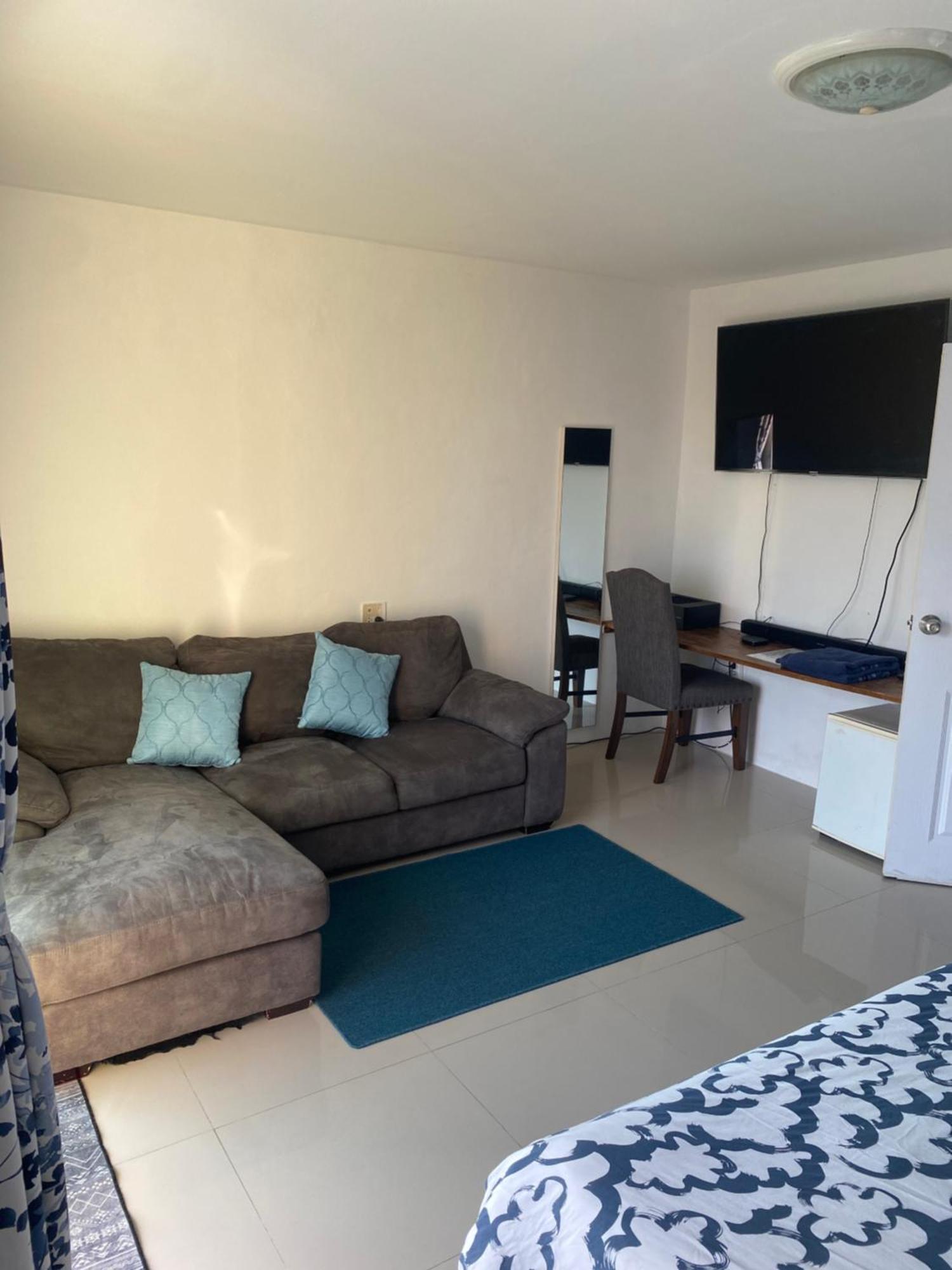 English Owned Homestay And Yoga Chalong Eksteriør bilde