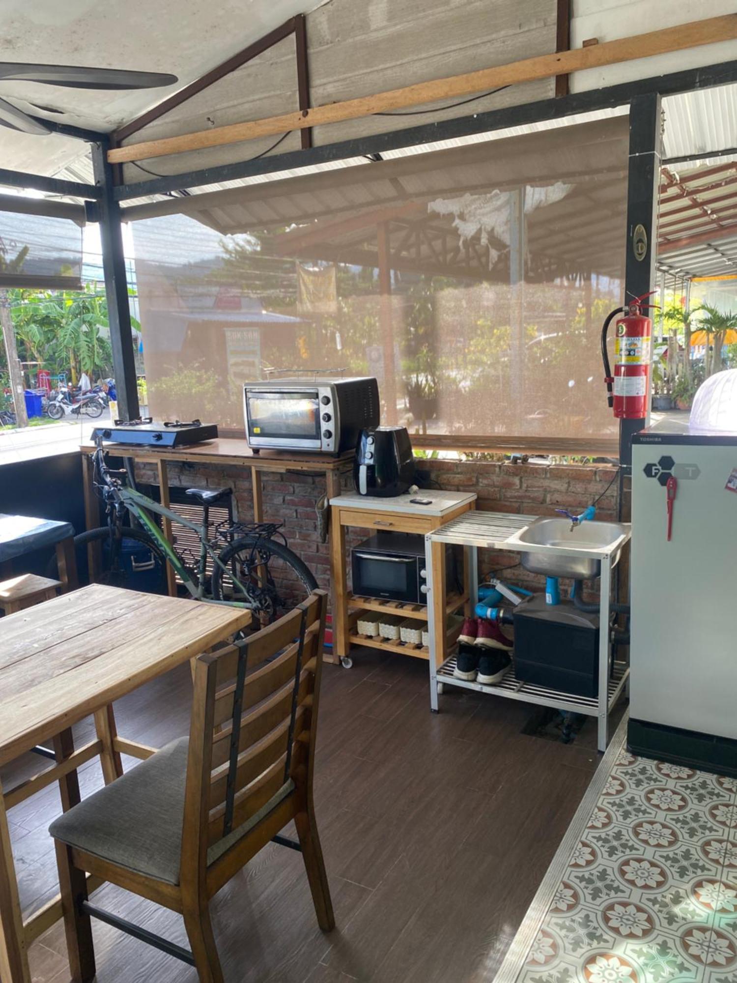 English Owned Homestay And Yoga Chalong Eksteriør bilde