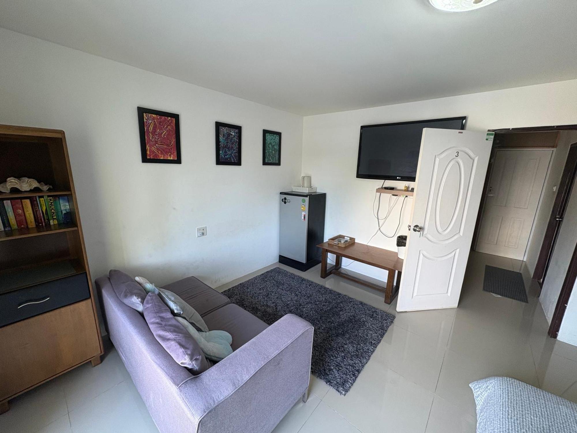 English Owned Homestay And Yoga Chalong Eksteriør bilde