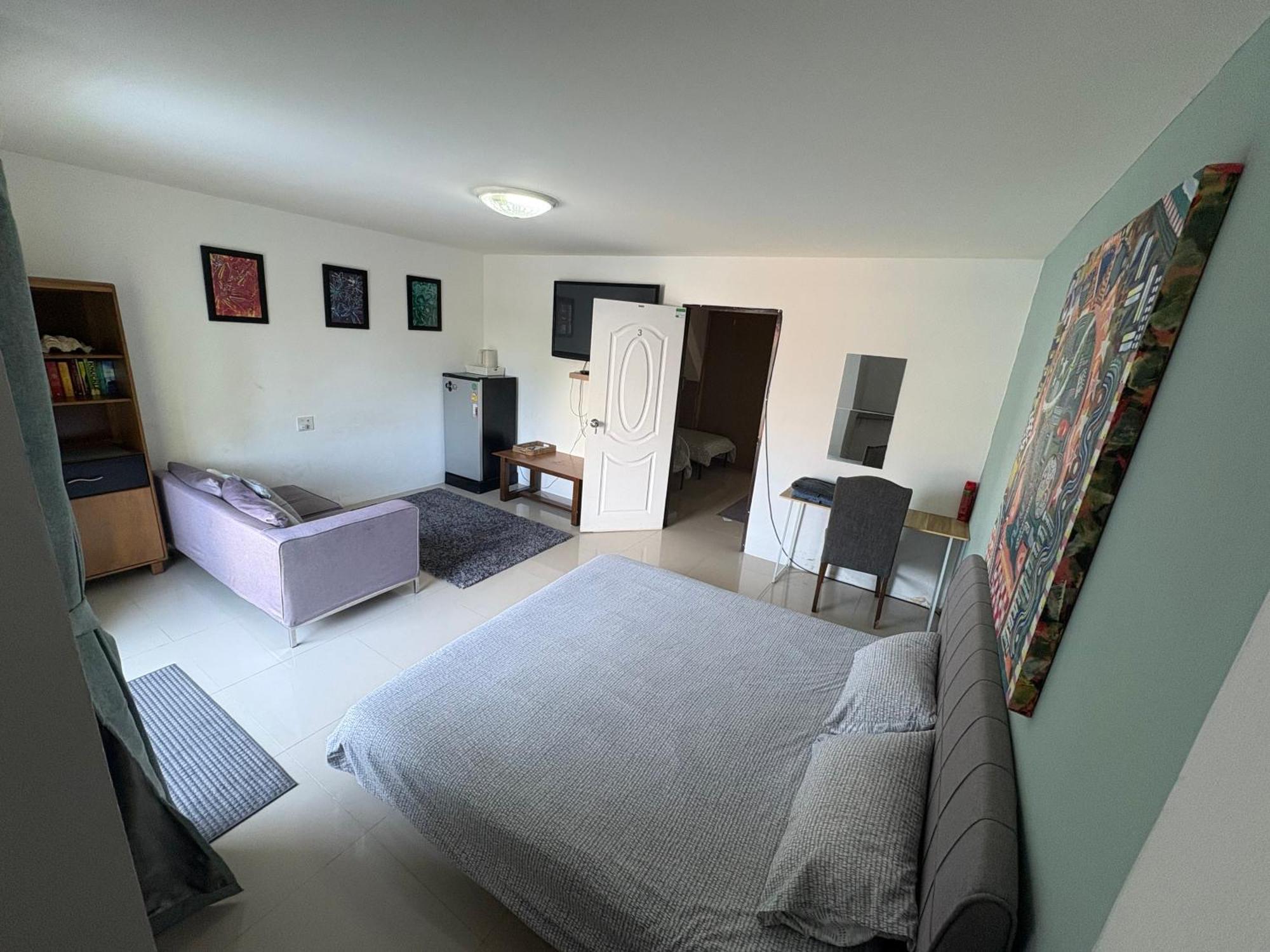 English Owned Homestay And Yoga Chalong Eksteriør bilde