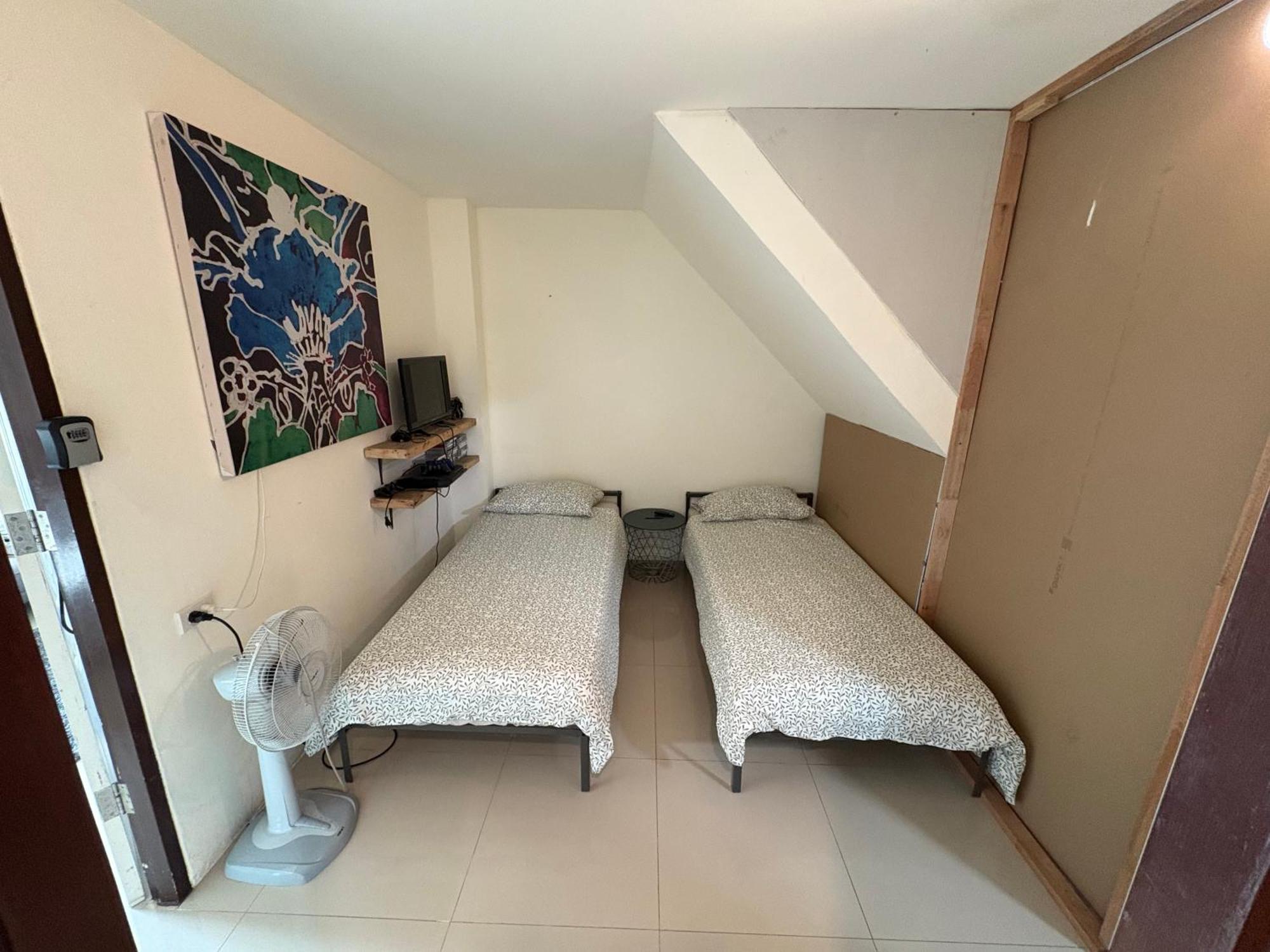 English Owned Homestay And Yoga Chalong Eksteriør bilde